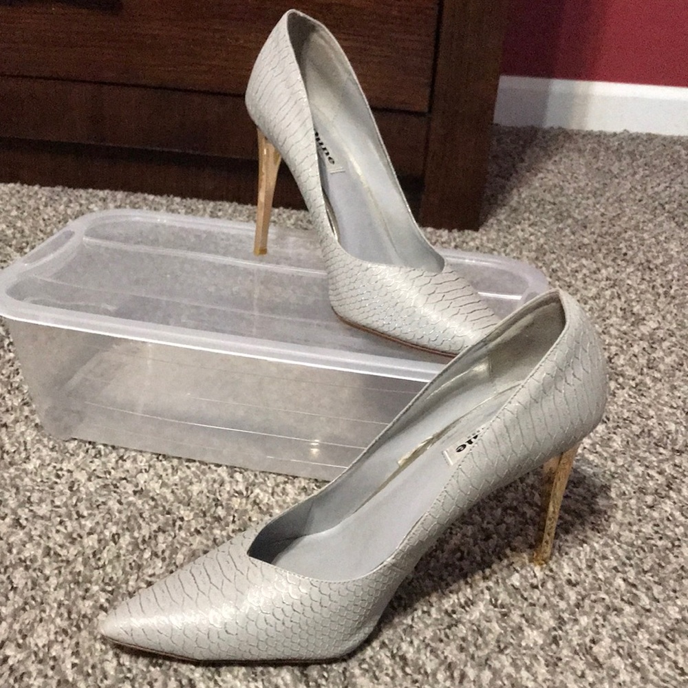 Gray and Gold beautiful Pumps 4” heels